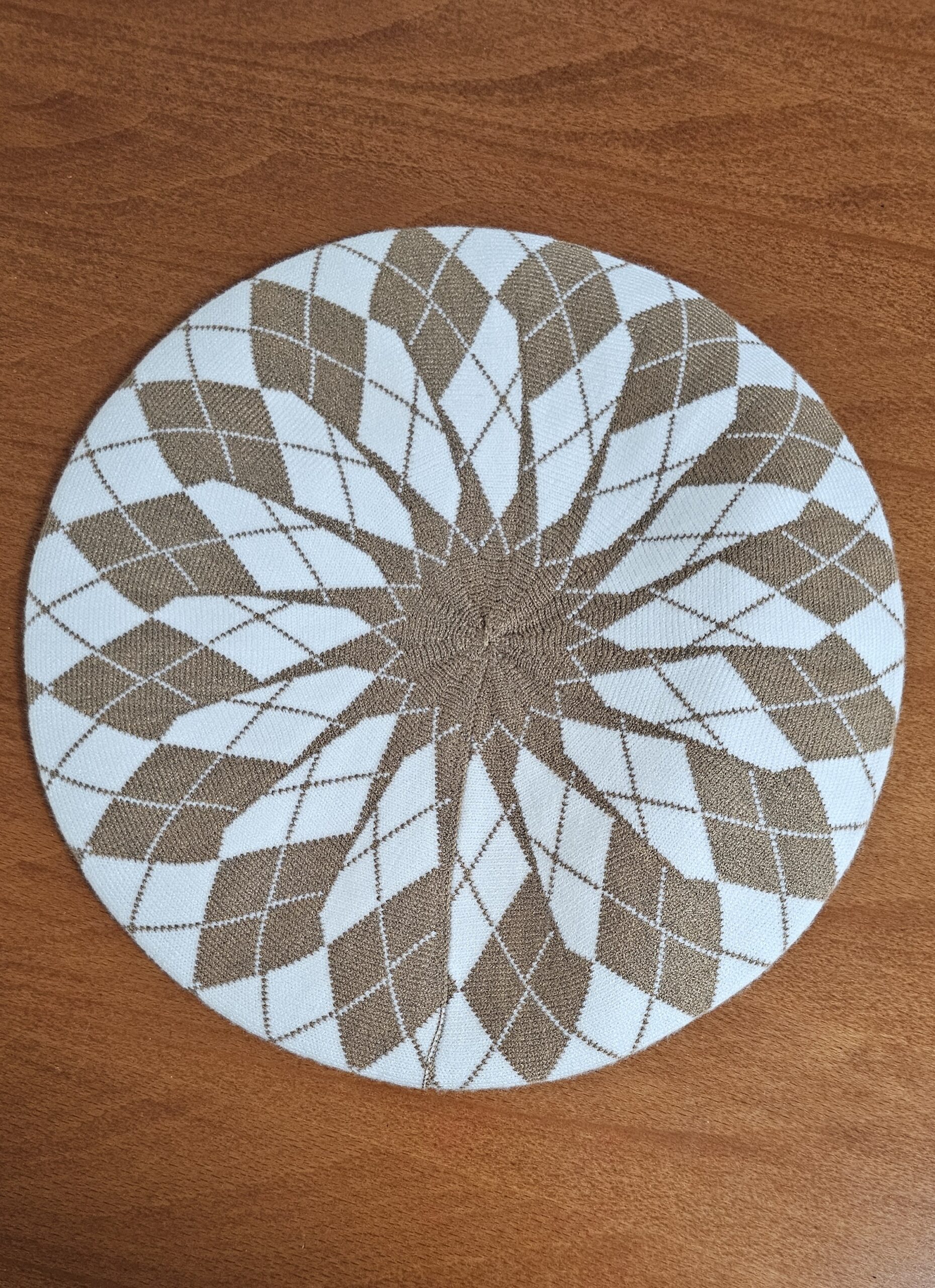 20251026_220542 ברט דגם לינור -בז' לבן – תמונה 1