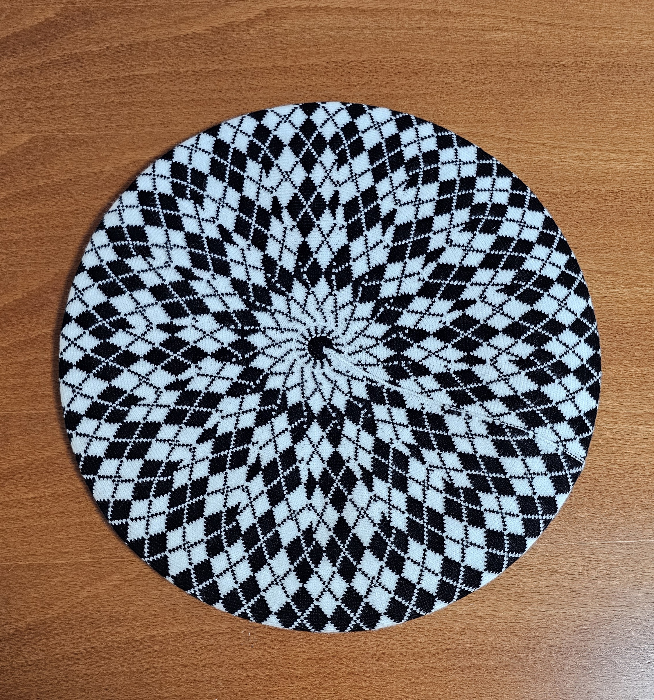 20251027_011500 ברט דגם ליב - שחור לבן – תמונה 1