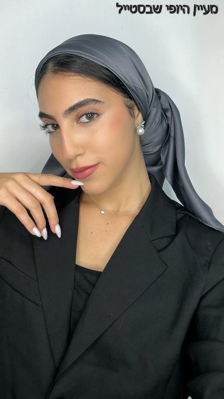 IMG-20251030-WA0320 מרובע משי חלק - אפור – תמונה 1