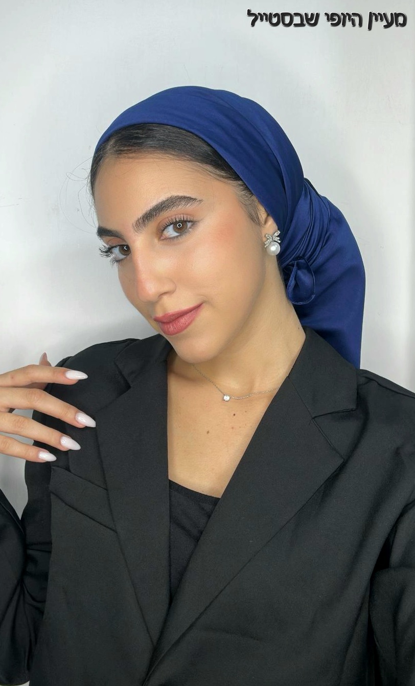 IMG-20251030-WA0325 מרובע משי חלק - כחול – תמונה 1