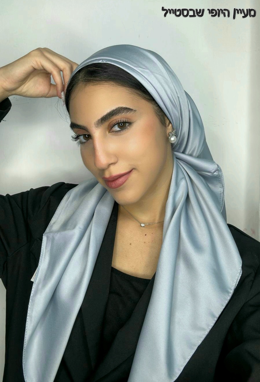 IMG-20251030-WA0326 מרובע משי חלק - אפור בהיר – תמונה 1