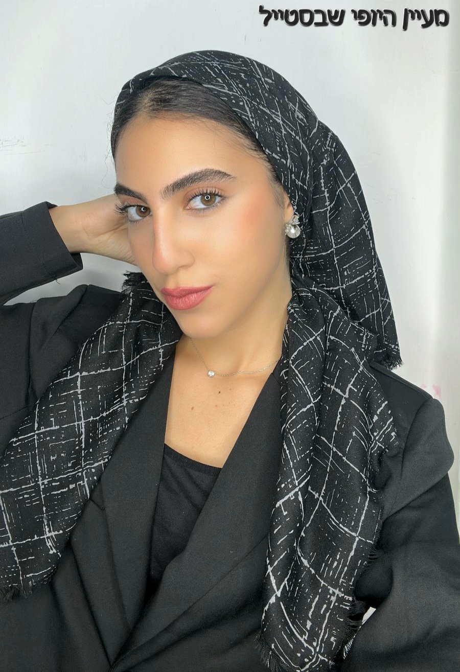 IMG-20251030-WA0400 מרובע דגם רוזי - שחור – תמונה 1