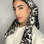 מרובע משי מנומר -פס חום בז'