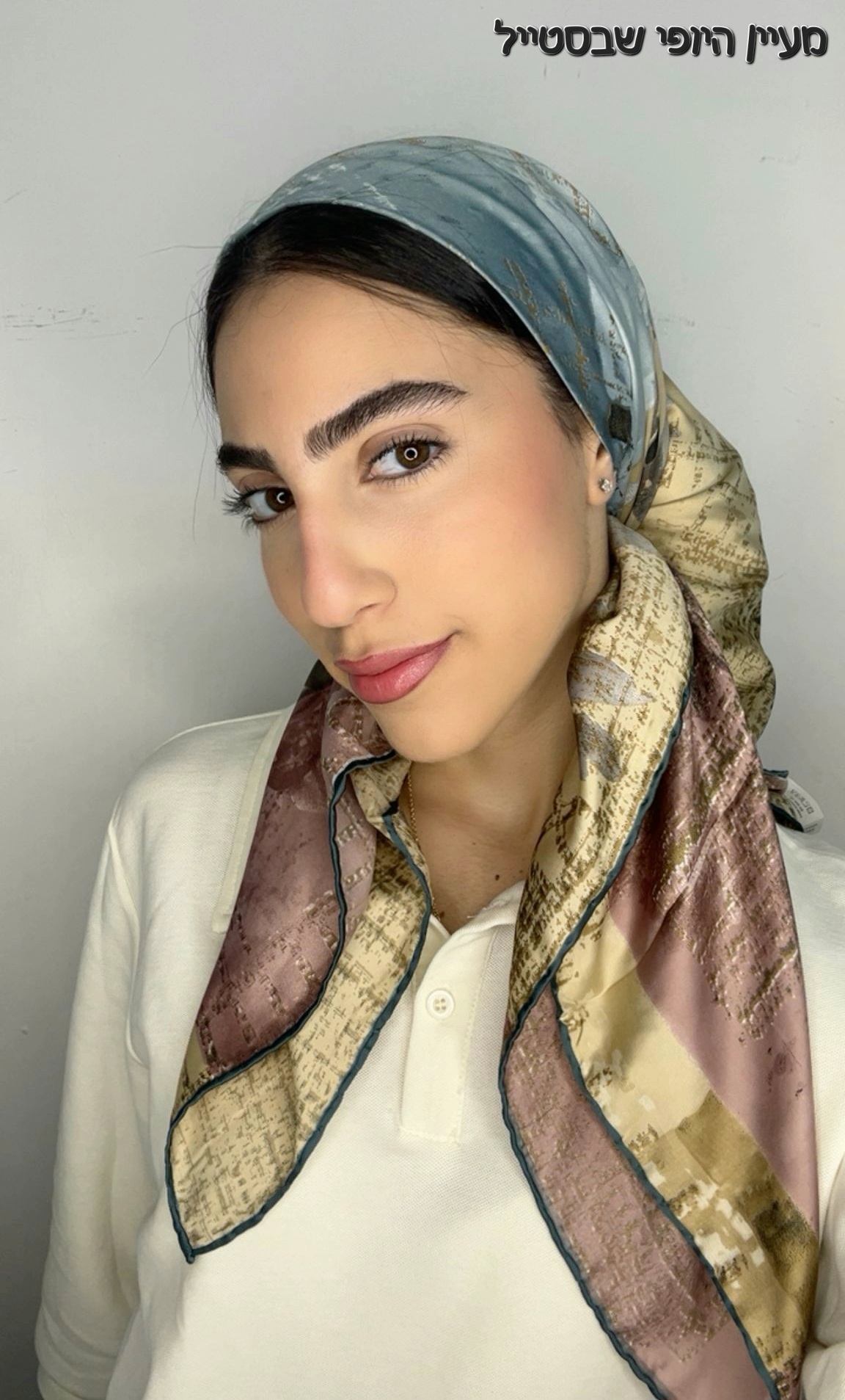 IMG-20260520-WA0288(1) מרובע משי לין - פס ירוק בהיר – תמונה 1